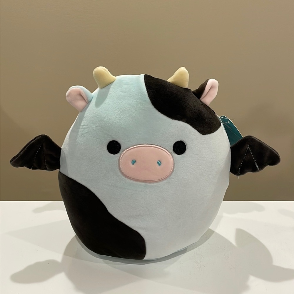NWT 8” Cillian the Cow Bat Squishmallow from the Legendary Squad